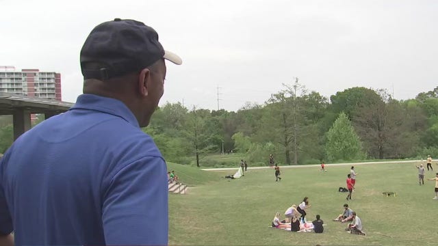 Mayor Turner urges Houstonians to maintain distance so parks can remain open