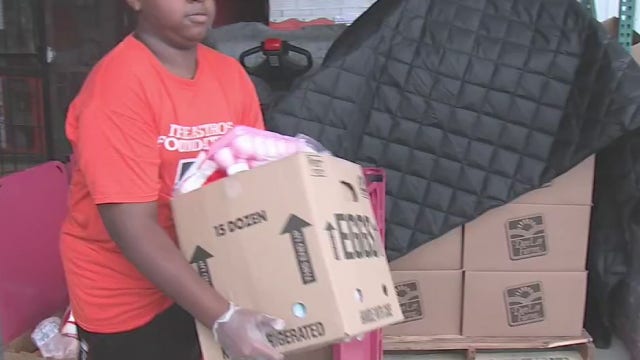 Houstonians pitch in to help residents in need during outbreak