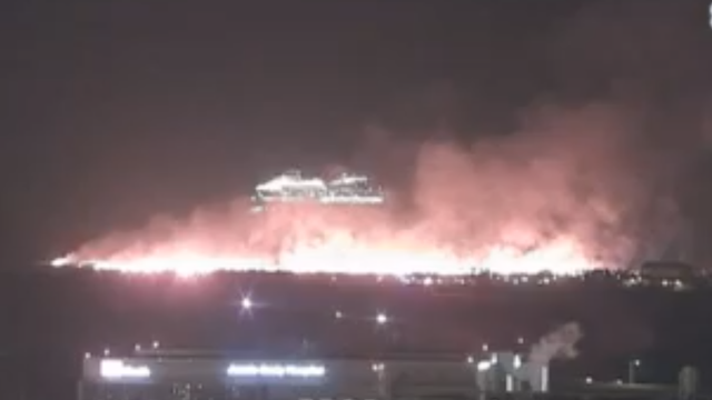 Massive grass fire spreading across east Galveston