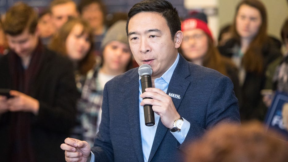 fdf7725e-Presidential Candidate Andrew Yang Campaigns In New Hampshire Ahead Of Primary