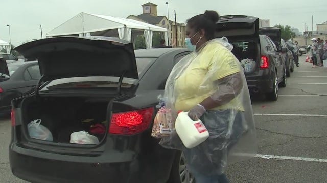 Thousands of families served at HISD, Houston Food Bank food drive