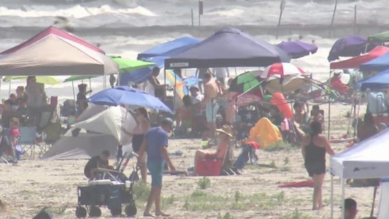 Thousands crowd Galveston beaches Memorial Day weekend