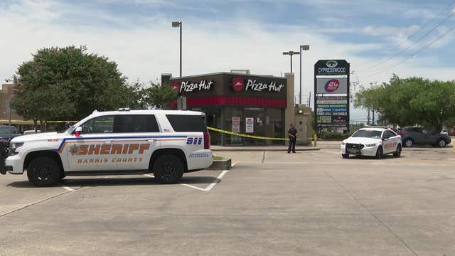 Pizza Hut employee shot during armed robbery in Spring