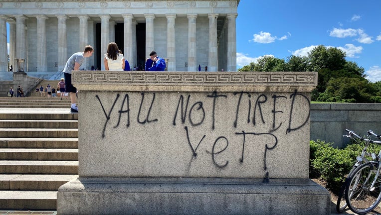 4d06e0b0-lincoln memorial cropped