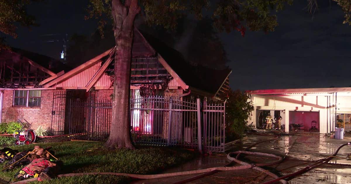 2 firefighters injured while battling house fire in southeast Houston ...
