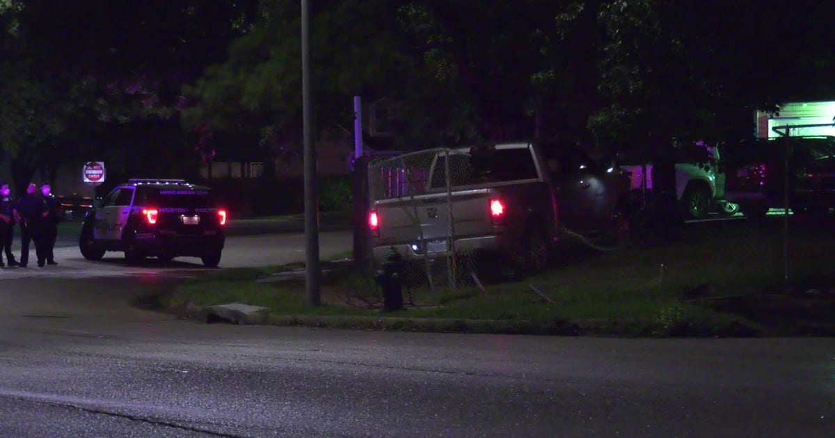 Driver crashes in southeast Houston after apparent shooting | FOX 26 ...