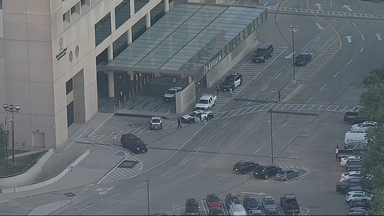 Gunman atlarge after one person shot at Galleria Dallas Mall