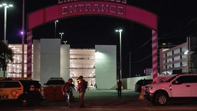 Las Vegas police officer shot outside casino