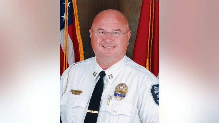 efd54771-05391186-officer