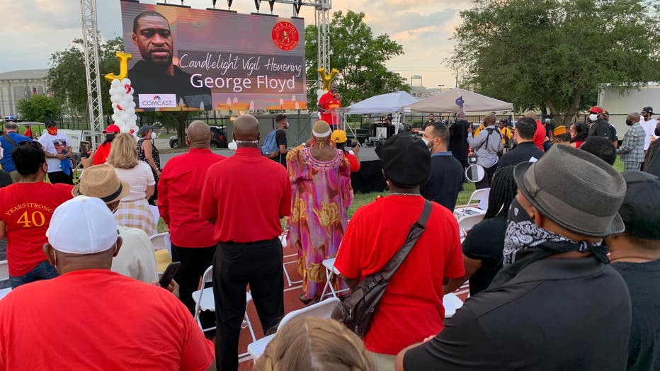 Hundreds attend memorial candlelight vigil for George Floyd | FOX ...