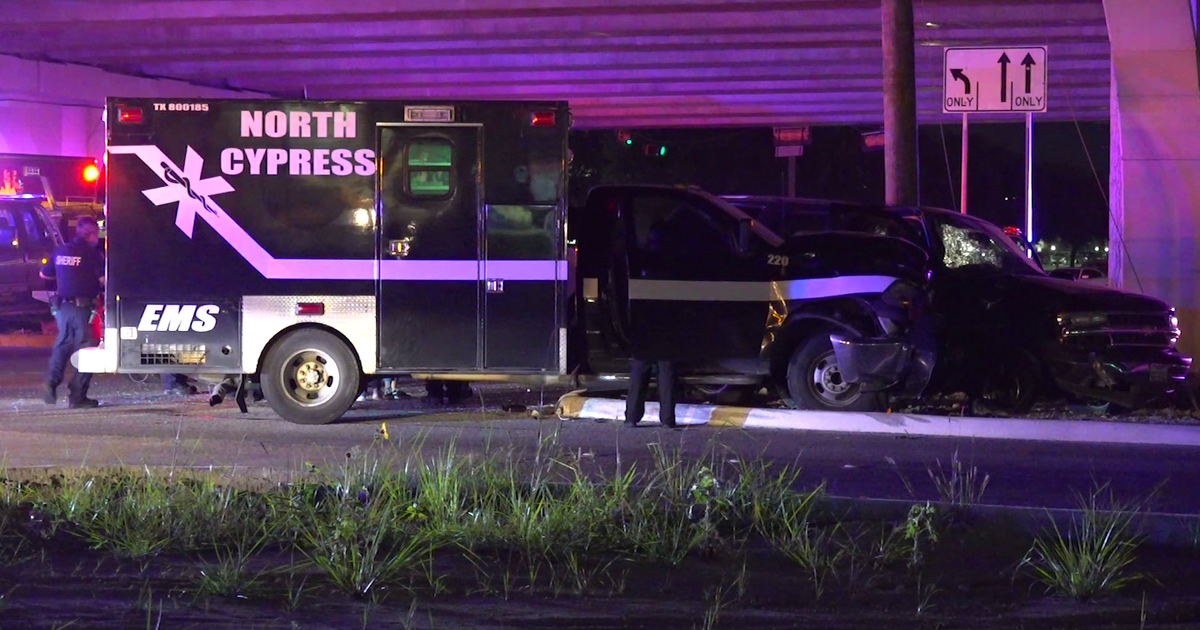 Ambulance involved in late night crash in Harris County | FOX 26 Houston