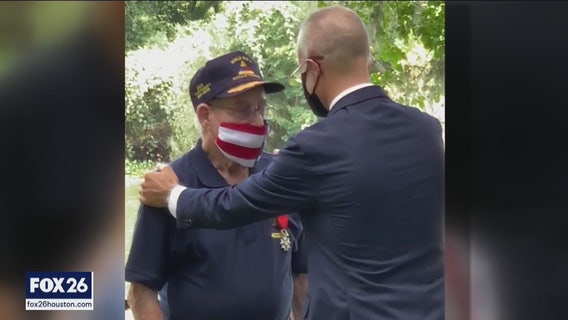 French Consul General visits WWII heroes with a special delivery