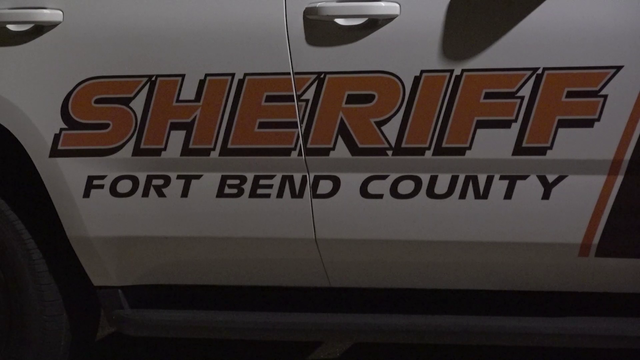 Pilot makes emergency landing at landfill in Fort Bend County