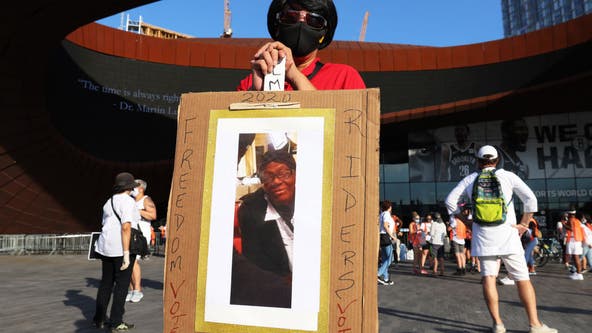 Mounting US deaths reveal an outsize toll on people of color