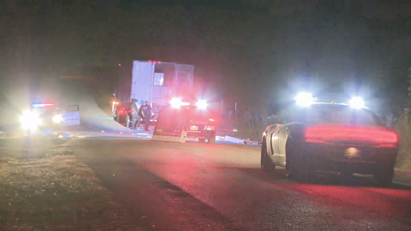 Dallas police searching for those who stole TVs from 18-wheeler