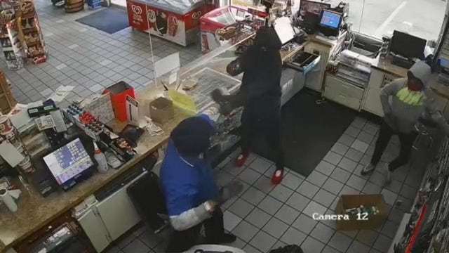 Police search for suspects who robbed Houston store, pointed guns at clerk