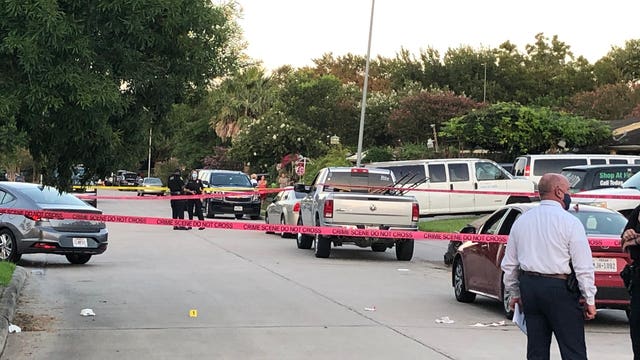 Man shot by off-duty Harris County deputy in SW Houston, second person sought