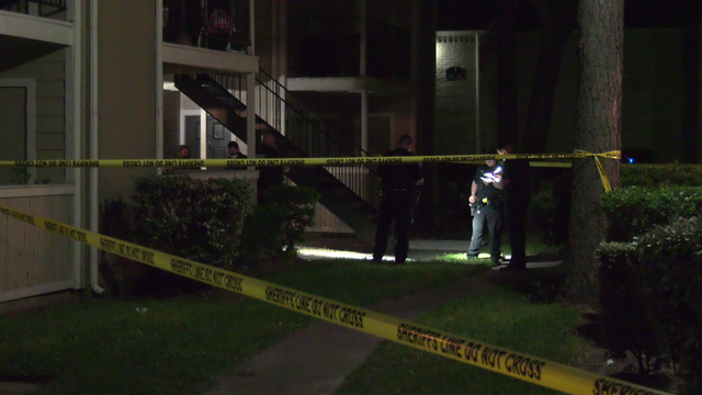 Double stabbing under investigation in North Harris County