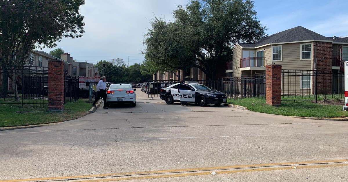 Man in custody after SWAT standoff at north Houston apartment | FOX 26 ...