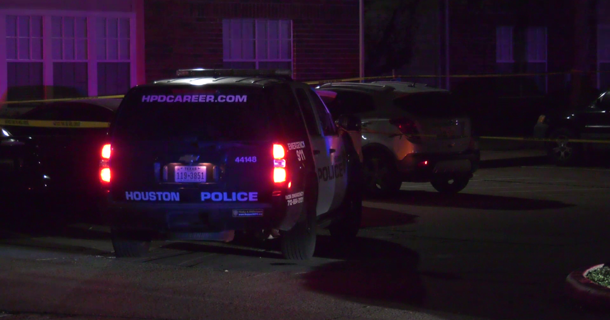 Man killed in shooting at West Houston apartment complex | FOX 26 Houston
