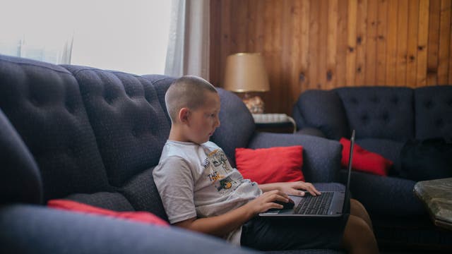 Technical difficulties, technology distribution mark first day of virtual learning at Houston ISD