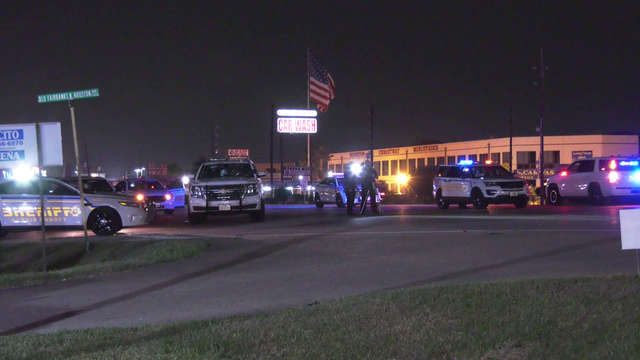 Woman fatally struck by SUV in northwest Harris County