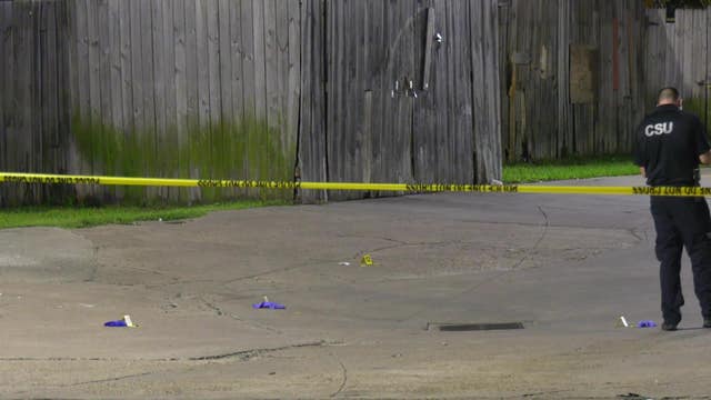 Man shot and killed in parking lot of SW Houston convenience store