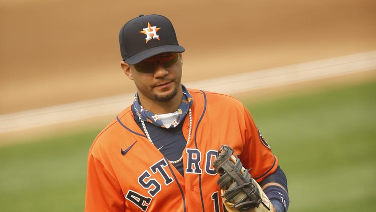 Yuli Gurriel takes pay cut to $7M to stay with Houston Astros