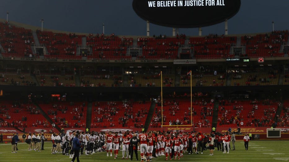 NFL fans appear to boo Chiefs, Texans players during moment of