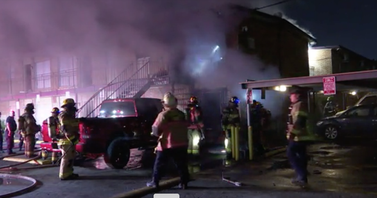 Houston firefighters act fast during overnight apartment fire | FOX 26 ...