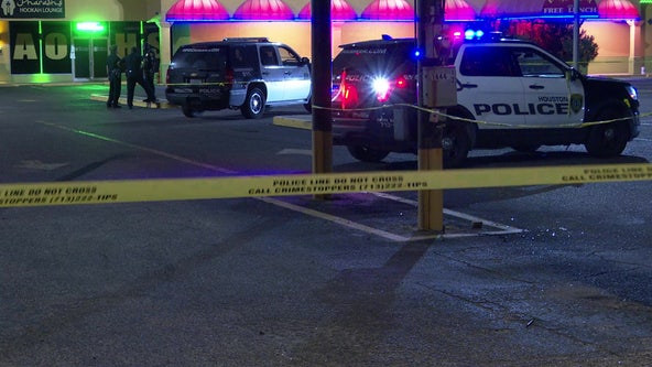 Suspect charged with murder in deadly shooting of man outside Houston lounge