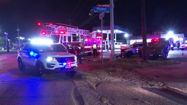Deputy, 2 women injured in 2-vehicle crash in north Harris County