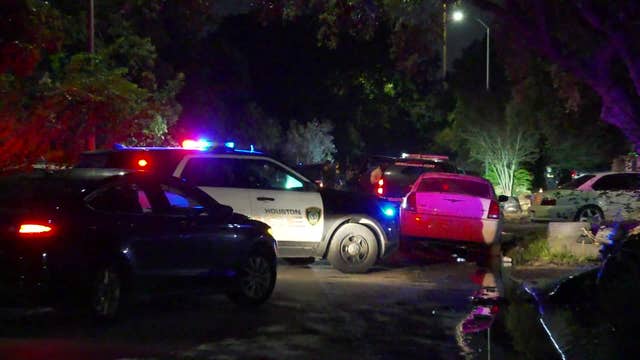 15-year-old boy shot while walking with friends in SE Houston