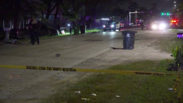 Man dies in pickup truck crash in east Houston