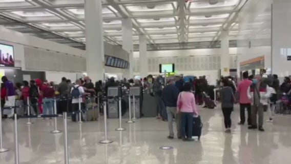 Houston airports prepare for 800k Thanksgiving travelers despite CDC’s ‘stay home’ guidance
