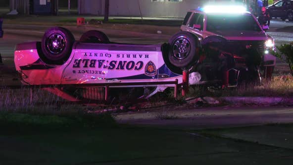 3 hospitalized after pursuit ends in 2 crashes in SE Houston