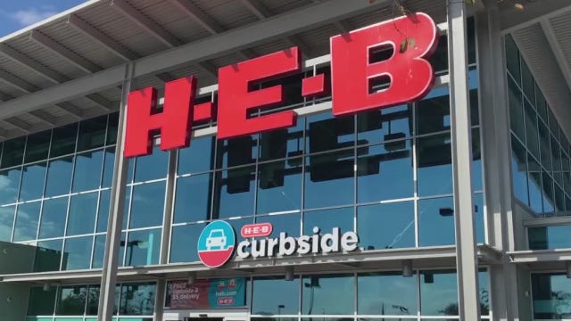 Last minute shoppers flood grocery stores before Thanksgiving