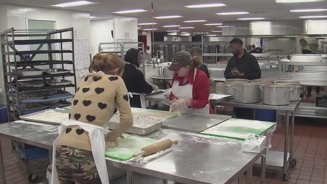 Houston-area Thanksgiving Day events work to help the needy despite COVID-19