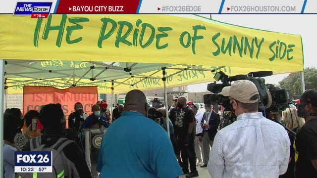 Houston-native Travis Scott gives away 1,000 turkeys in Houston