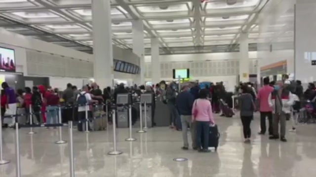 Houston airports prepare for 800k Thanksgiving travelers despite CDC’s ‘stay home’ guidance