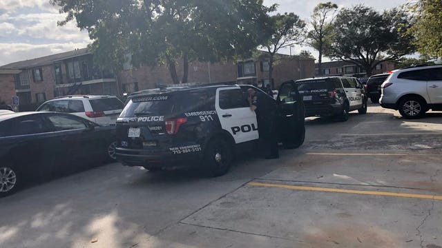 Juvenile driver arrested after police chase, barricading in SW Houston apartment