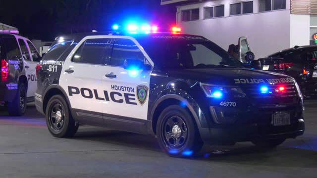 Police: Man shot ex-girlfriend during argument in SW Houston