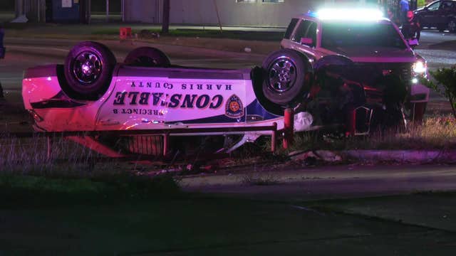 3 hospitalized after pursuit ends in 2 crashes in SE Houston