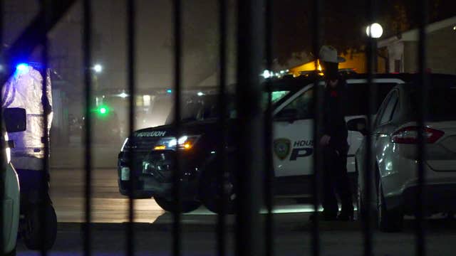 Police investigate deadly shooting of man in west Houston apartment