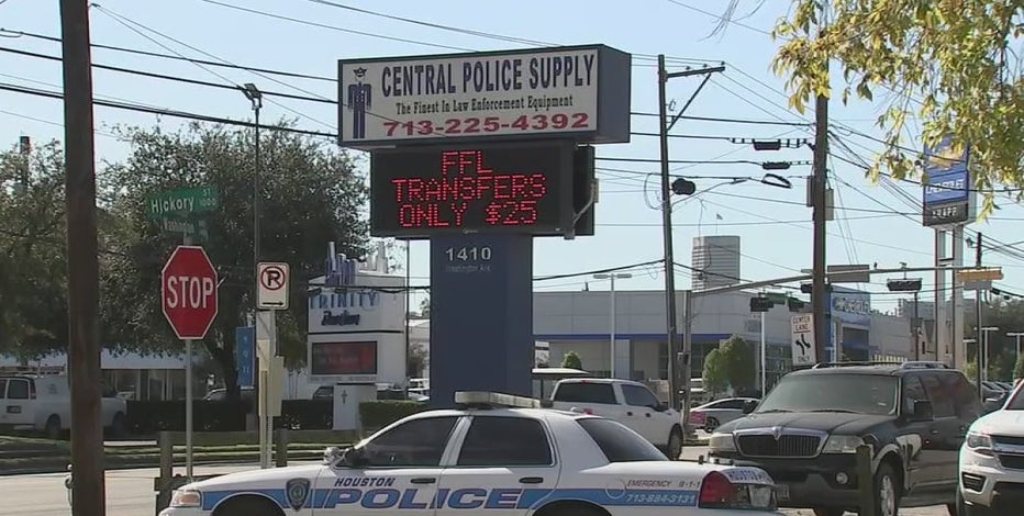 Man steals guns, ammo, armor from police supply store