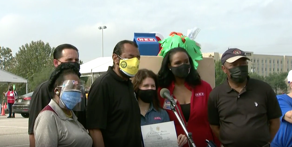 City of Houston, H-E-B partner to provide supplies, Thanksgiving meals to 20,000 people