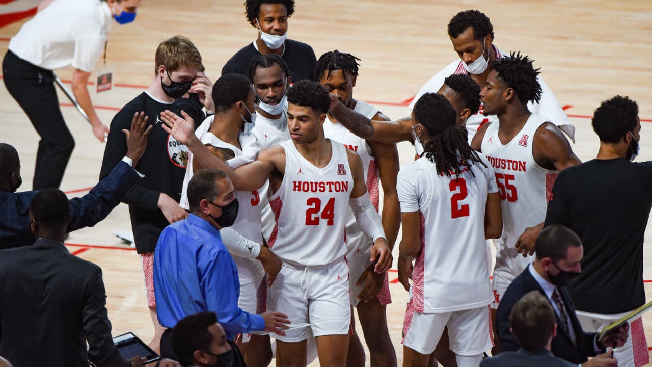 Houston's entire men's college basketball team has tested positive for