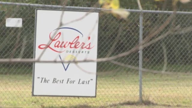 Woman faces dilemma of risking job or family health amid pandemic