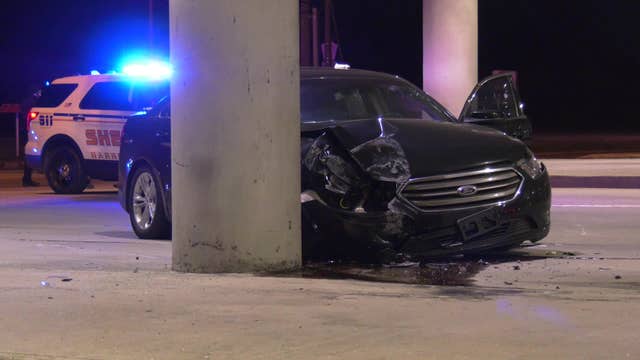 Man shot while driving crashes into pillar in north Houston