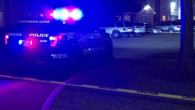 Male fatally shot in parking lot of townhomes in southeast Houston